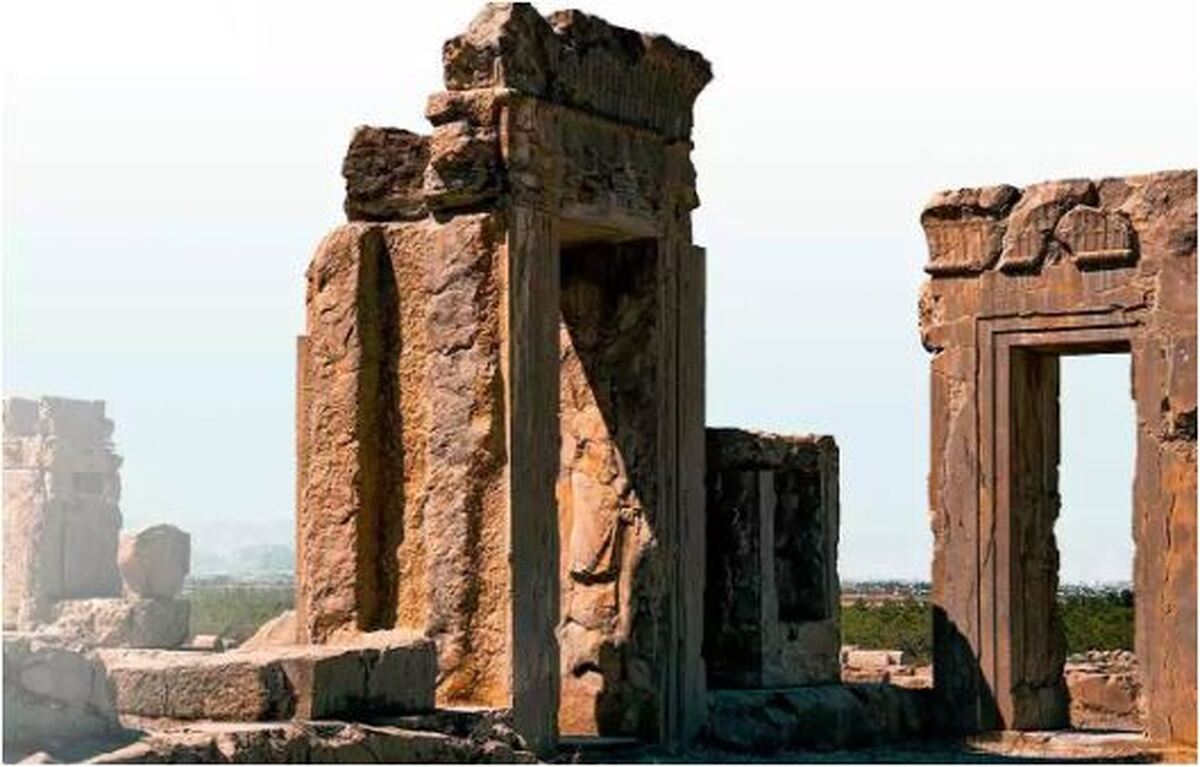 پشت پرده شکاف ۲۰۰۰ ساله در دیوار تخت جمشید لو رفت