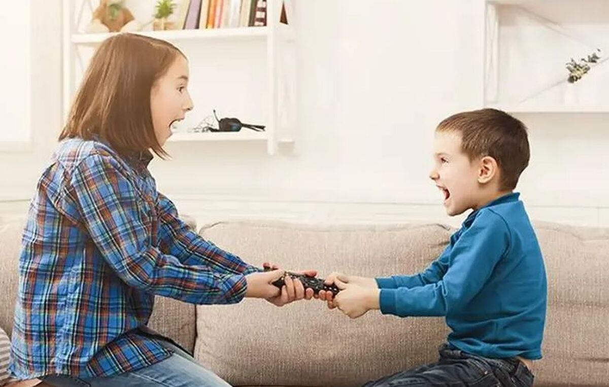 آموزش رفتار درست والدین برای کاهش جنگ و دعوا‌های خواهر و برادری