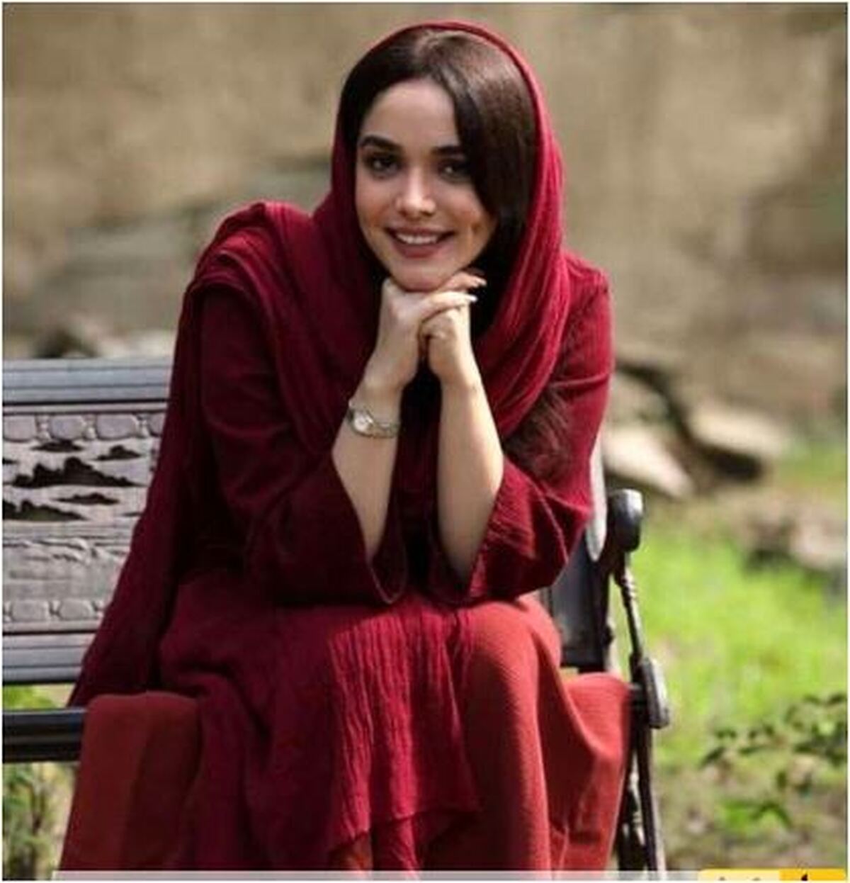 پرتره جدید سارا باقری در حالی که چال گونه اش را به نمایش گذاشته بود جلب توجه کرد