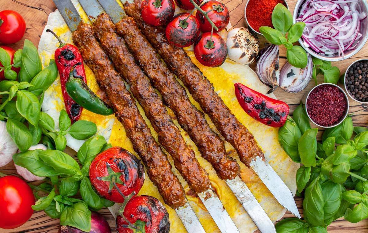اگر کباب کوبیده تان ترک می‌خورد برای رفع این مشکل دلایل اصلی را بشناسید