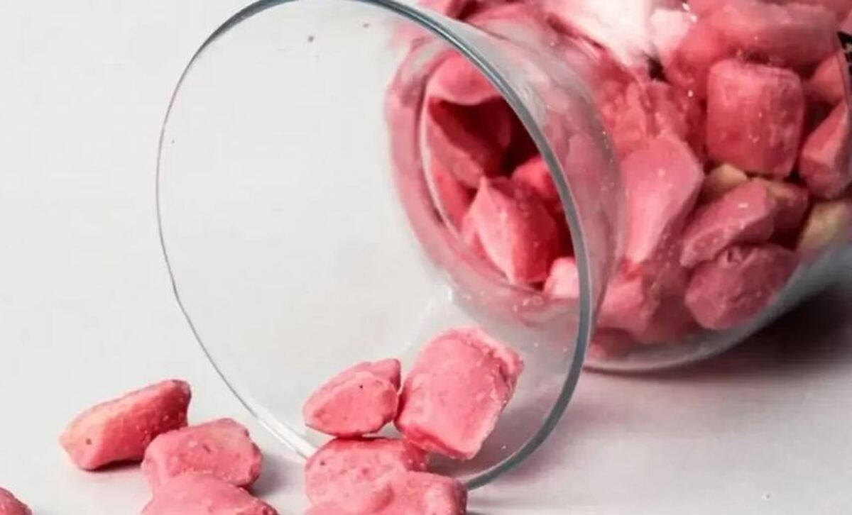 آموزش تهیه شکر پنیر توت فرنگی که می‌توانید در کنار چای بخورید