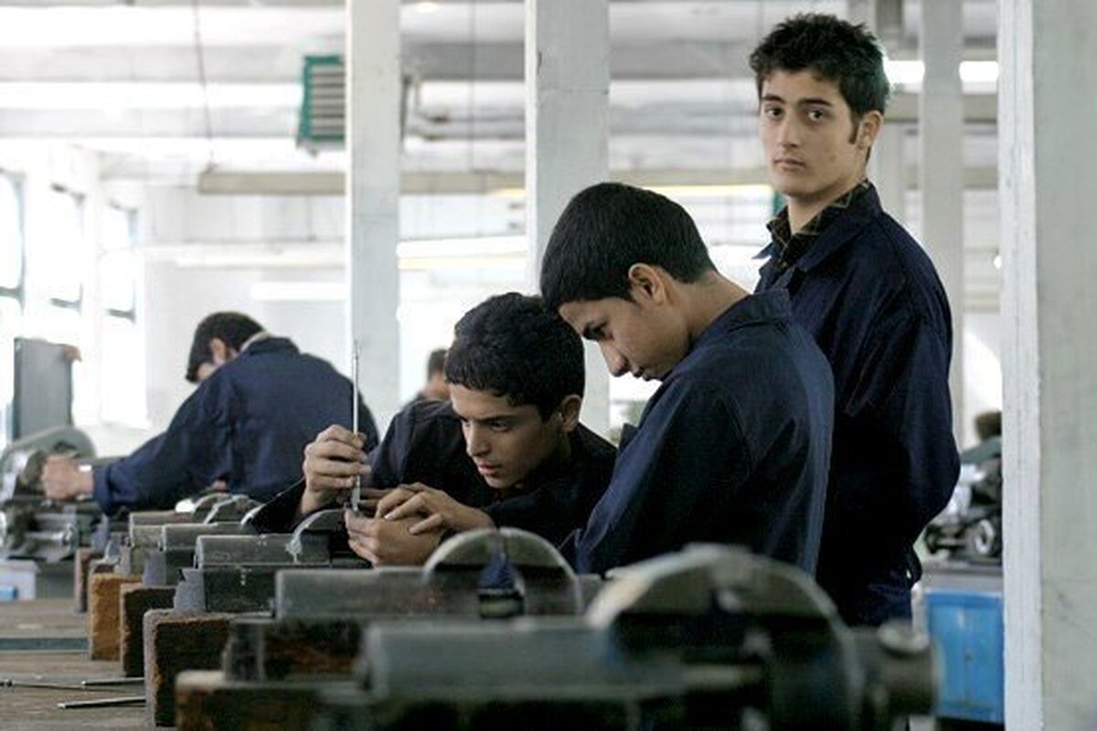 درخواست کمک مالی و اشتغال بیشترین مطالبه مردم از فرماندار اردستان