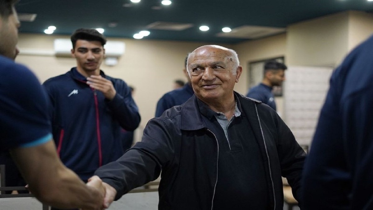 ۱۶ تیم در لیگ برتر زیاد است چه برسد به ۱۸ تیم/ فوتبال بزرگسالان در دست دلالان است