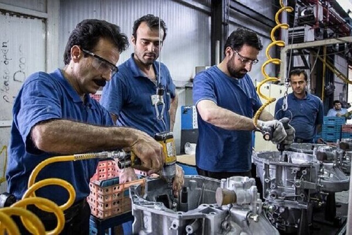 کارگران، خط مقدم تولید، خودکفایی و توسعه اقتصادی هستند