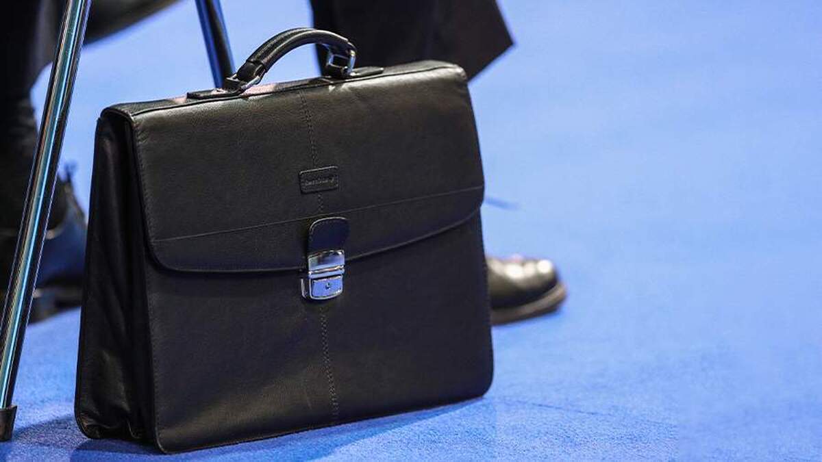 پولیتیکو گزارش داد که اتحادیه اروپا به دلیل کمبود بودجه، تعداد هیئتهای خارجی خود را کاهش میدهد.