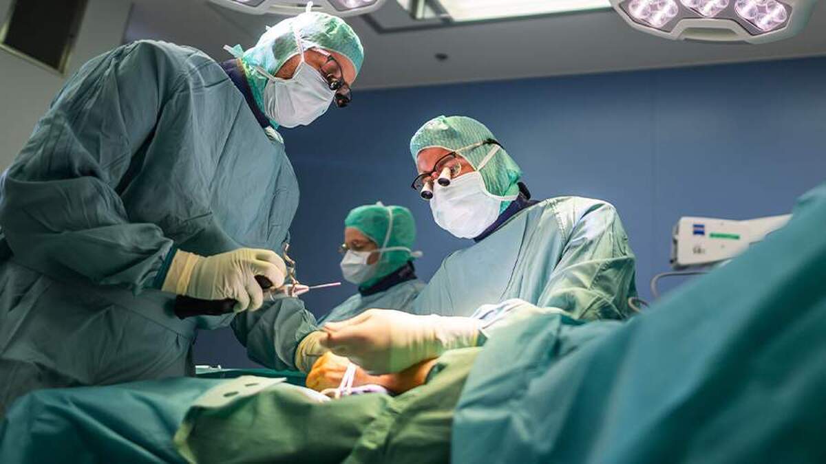 جراحان در آمریکا اولین پیوند مثانه را با موفقیت انجام دادند