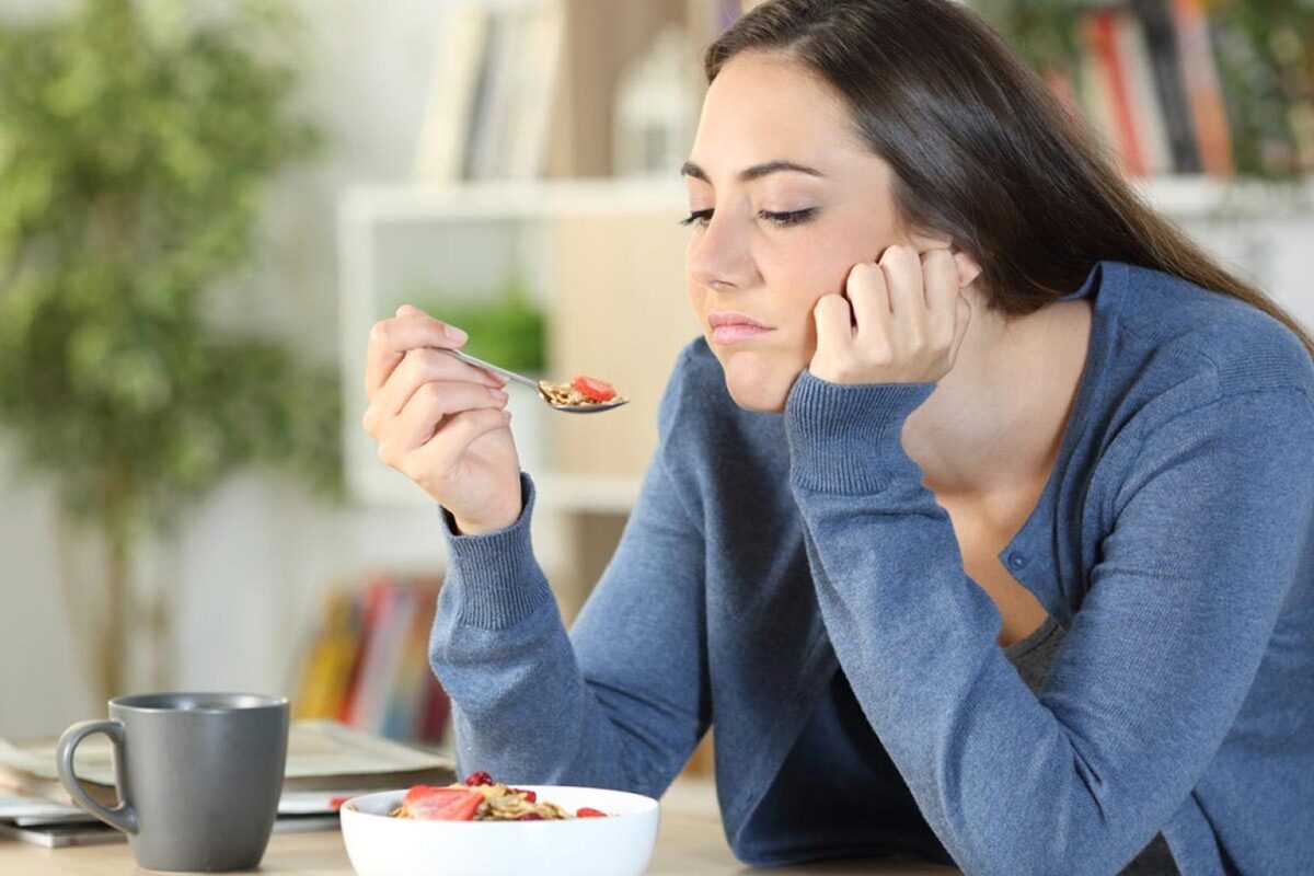 سیری زودرس چیست؟ چرا اتفاق می‌افتد؟