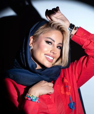 عکس‌های مدلینگی همسر بابک جهانبخش با لباس‌های رنگ روشن تابستانه!