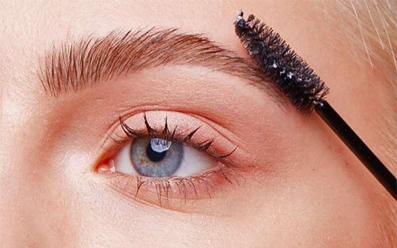 تاثیر مژه‌های بلند و ابرو‌های پرپشت در زیبایی/چگونه آنها را تقویت کنیم؟