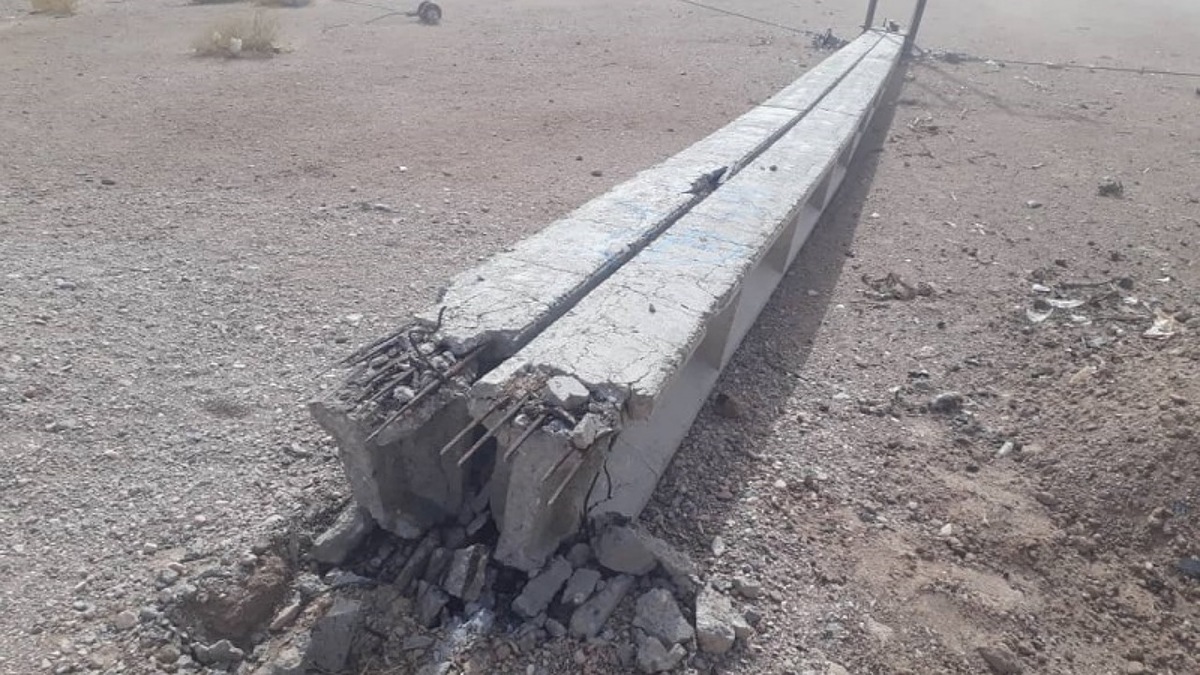 باد و طوفان شدید باعث سقوط ۱۱ اصله پایه شبکه برق در شهرستان هامون شد