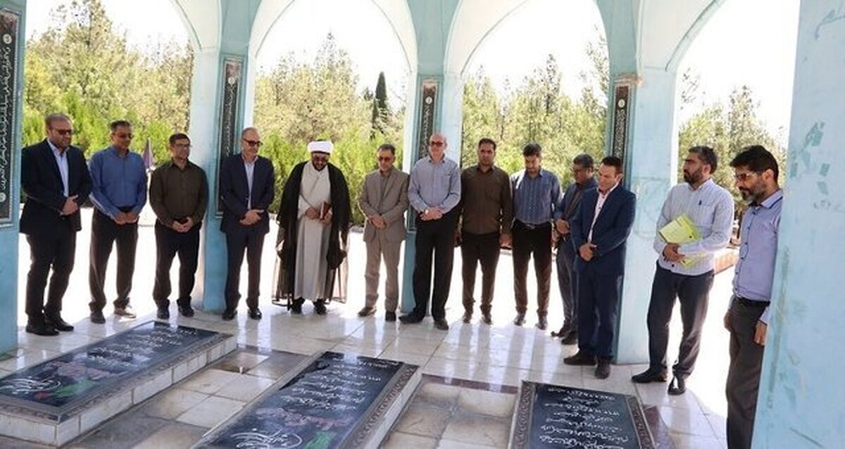 حضرت امام (ره) در برابر انحرافات ایستادگی می‌کرد