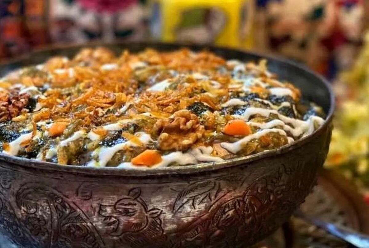 تجربه یک طعم متفاوت با خوردن آش برگ مو!