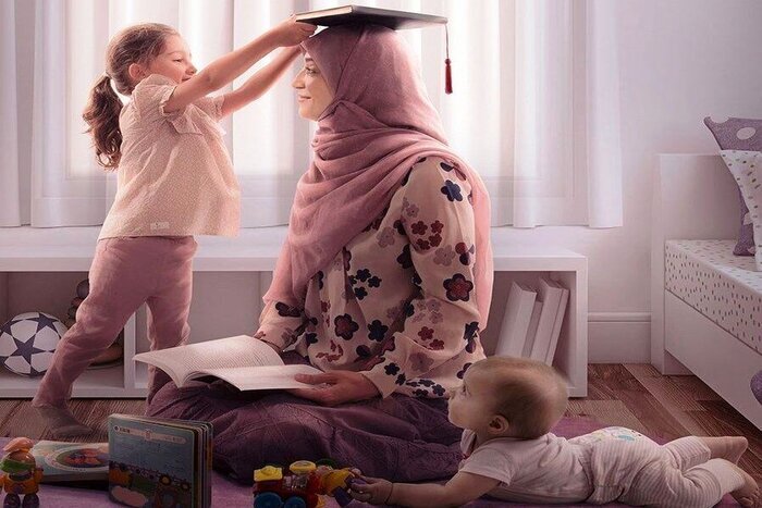 چه رفتاری برای حسادت نکردن فرزند اول به ورود نوزاد جدید باید انجام دهم؟