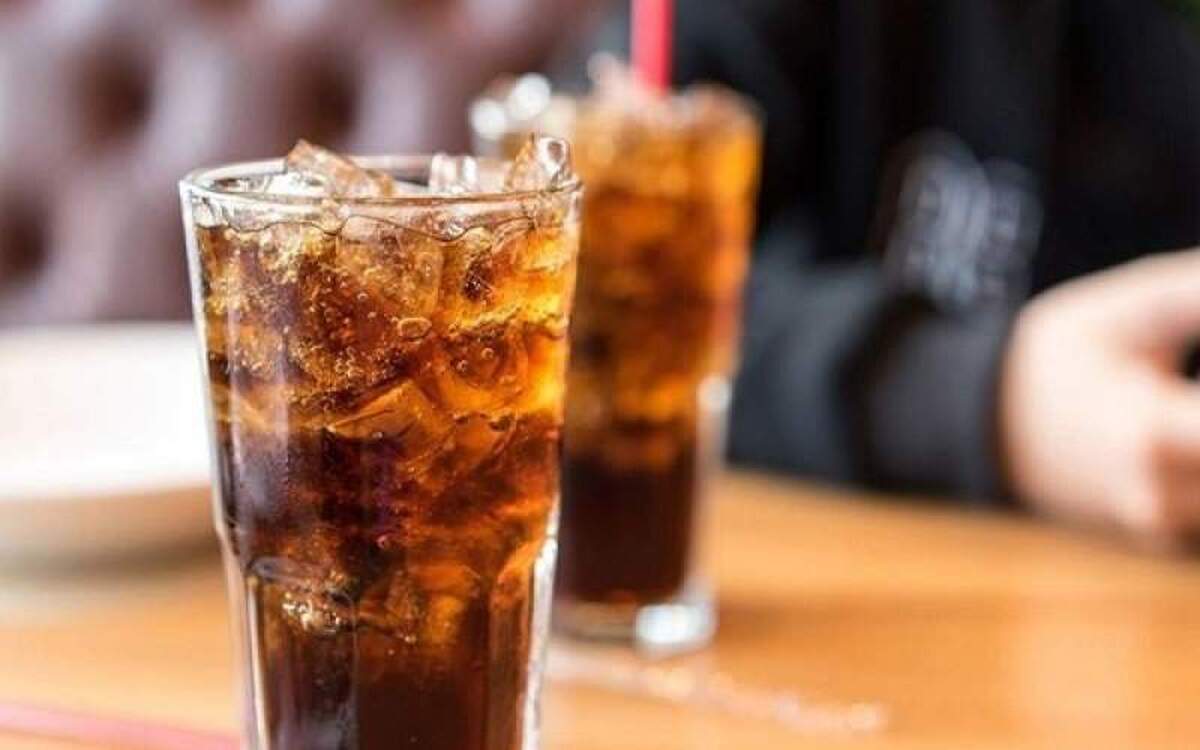 خطر مشکلات قلبی‌عروقی با مصرف نوشابه‌های رژیمی!