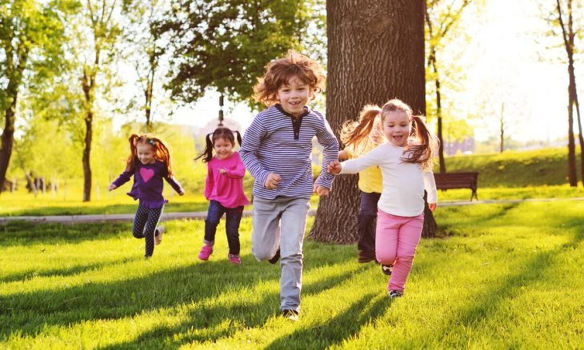 مطالعه: دوران کودکی شاد تضمینی برای سلامت روان خوب نیست
