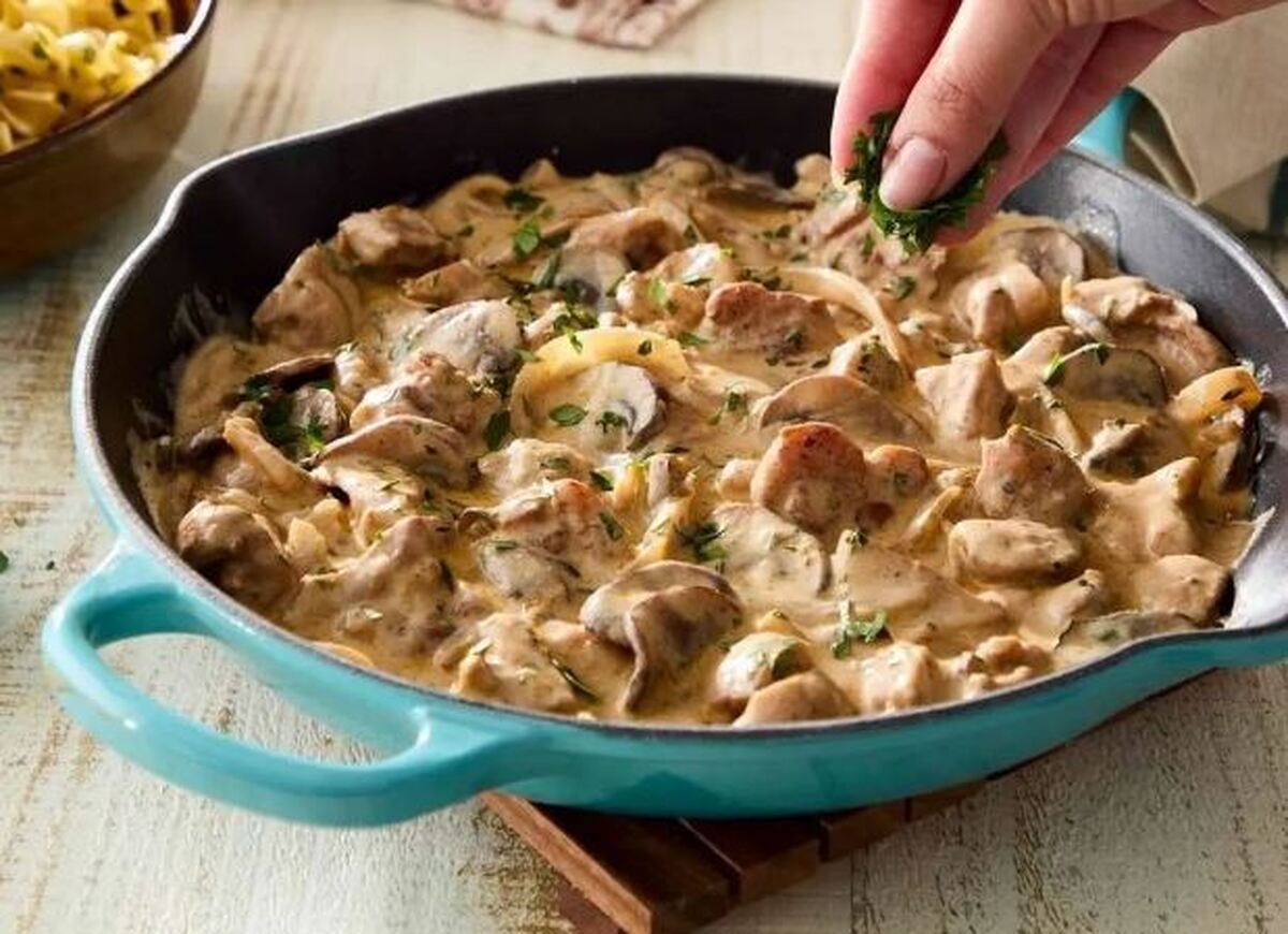 چگونه در منزل خوراک مرغ روسی درست کنیم؟