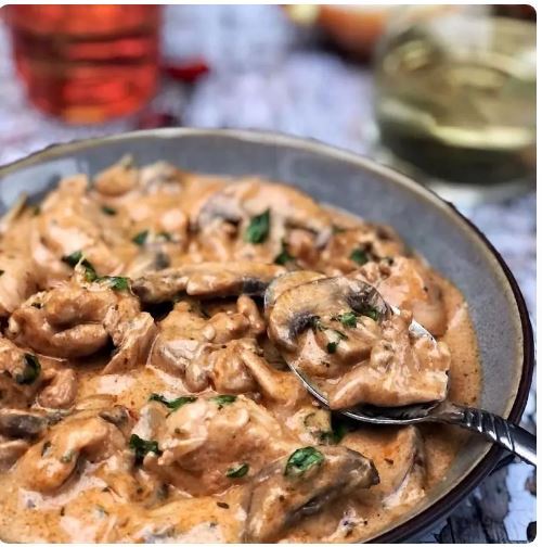 چگونه در منزل خوراک مرغ روسی درست کنیم؟