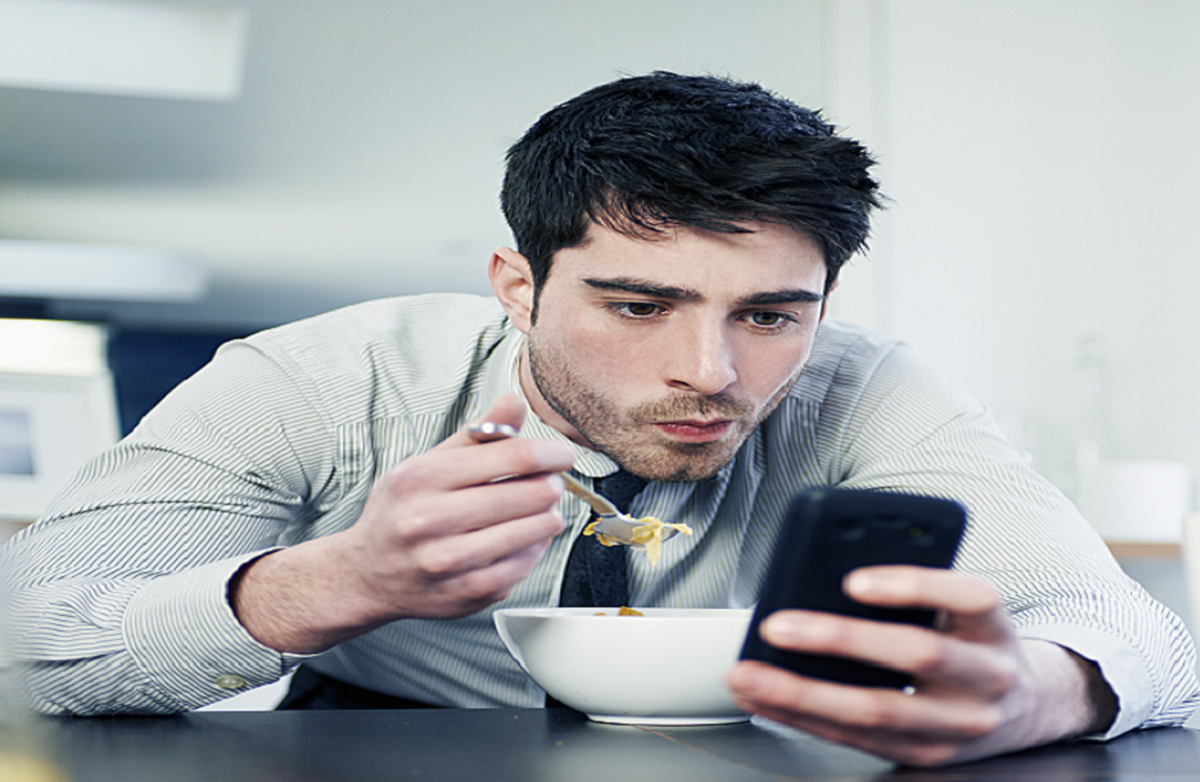 ۶ عادت غذایی که متابولیسم را کند می‌کنند