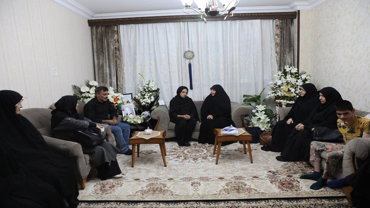 دیدار اعضای فراکسیون زنان مجلس با خانواده «الهه حسین‌نژاد»