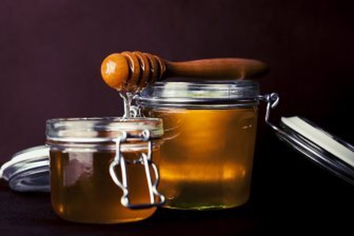 کارشناسان در مورد فواید عسل گندم سیاه و خطرات احتمالی آن صحبت می‌کنند