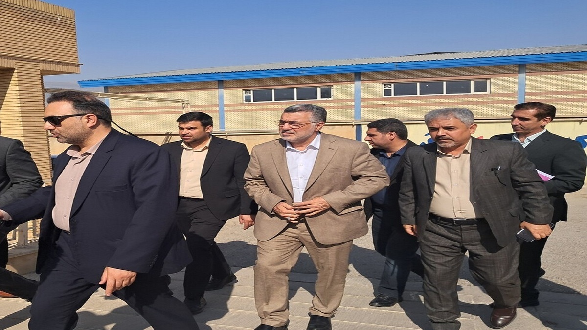 بازدید وزیر بهداشت از سیروان در دومین روز سفر پزشکیان به ایلام