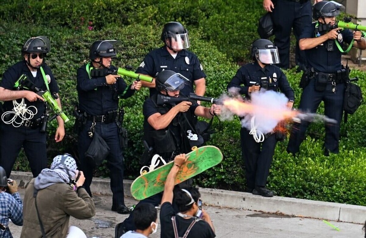 تصمیمات ترامپ خیابان‌ها را به آتش می‌کشد و اضطراب بر جام باشگاه‌های جهان غلبه می‌کند