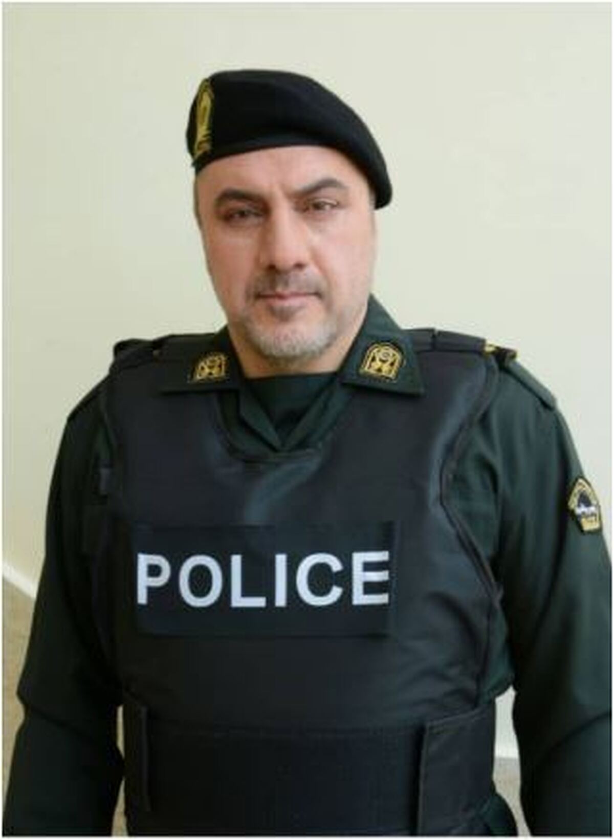 فرهاد قائمیان به عنوان یک سرباز در جنگ اعلام آمادگی کرد