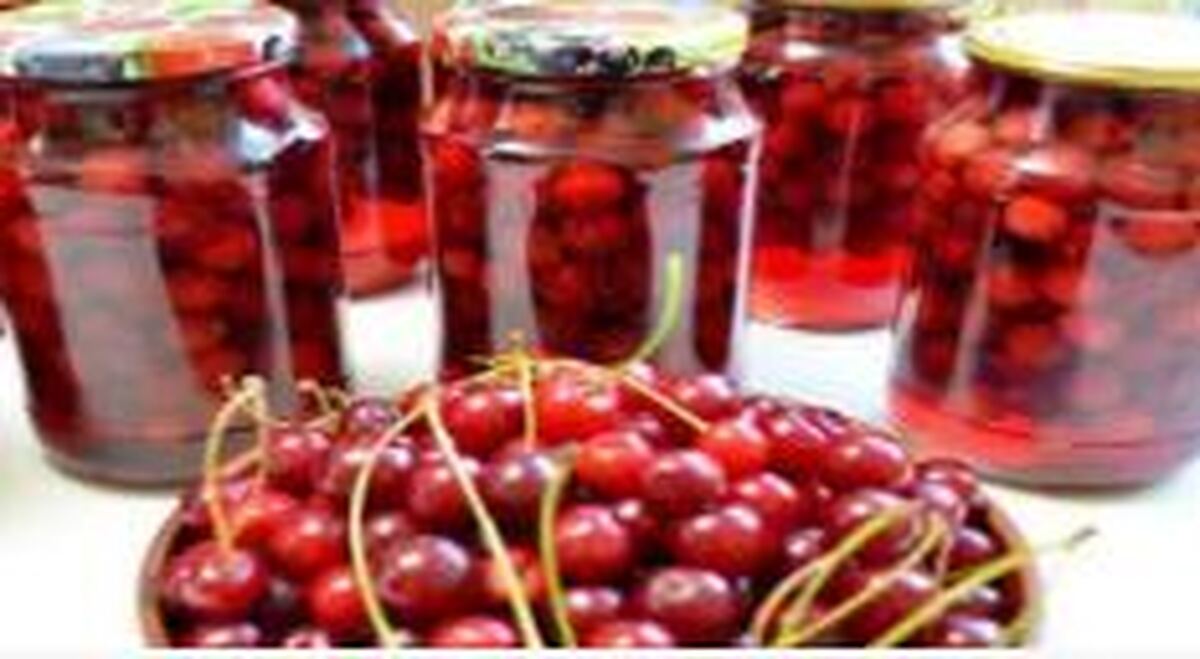 آموزش مرحله به مرحله تهیه ترشی آلبالو بهترین گزینه برای مهمانی‌های خاص