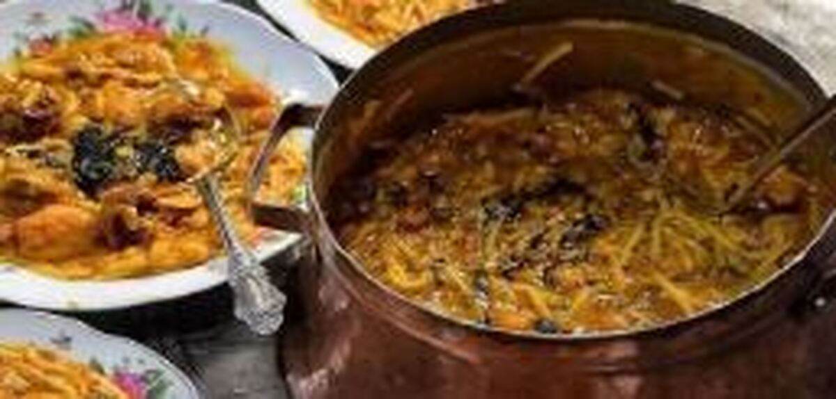 آش زردآلو با سبزی مخصوص برای عصرانه حسابی می‌چسبد