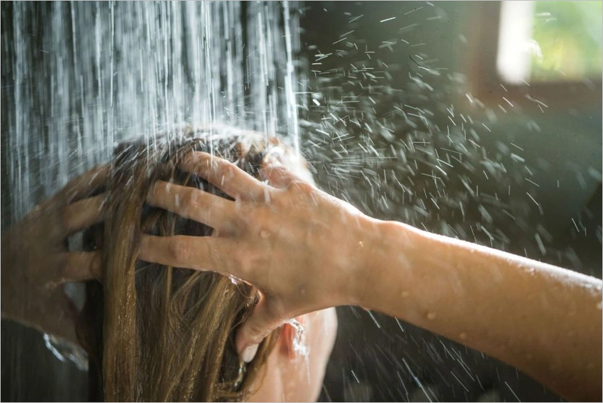 برای حفظ سلامت پوست، از دوش گرفتن در صبح خودداری کنید
