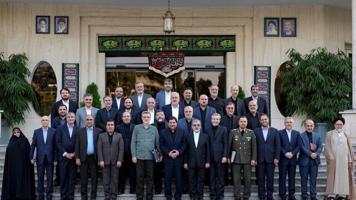 تنها راه نجات کشور تبعیت از تدابیر امام خامنه‌ای است