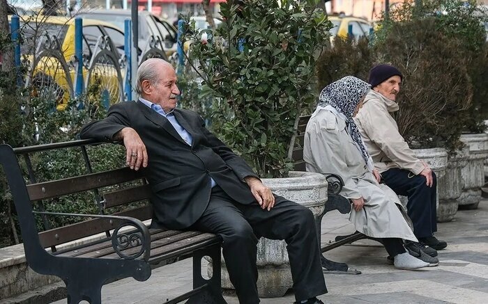 در این روزهای سخت از سالمندان غافل نشوید!