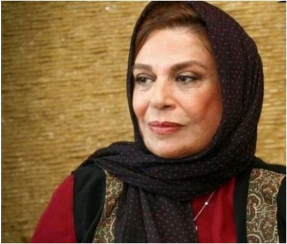 قابی پر بازدید از گوهر خیراندیش کنار گرگ ایران در ویلا باغ خصوصی