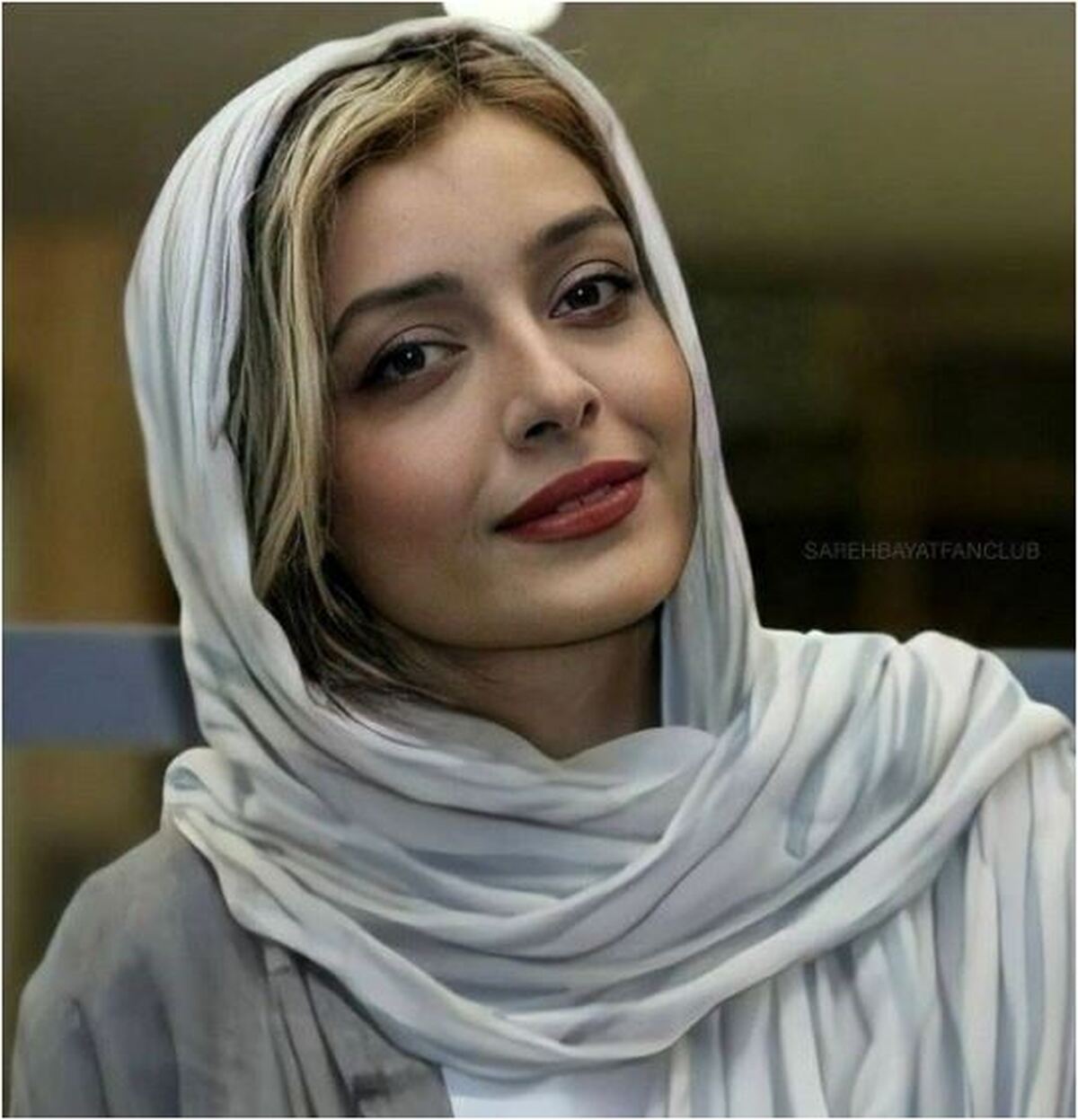 تصویر شکار شده از ساره بیات در یک کافه لوکس و لاکچری/چه استایلی هم زده!