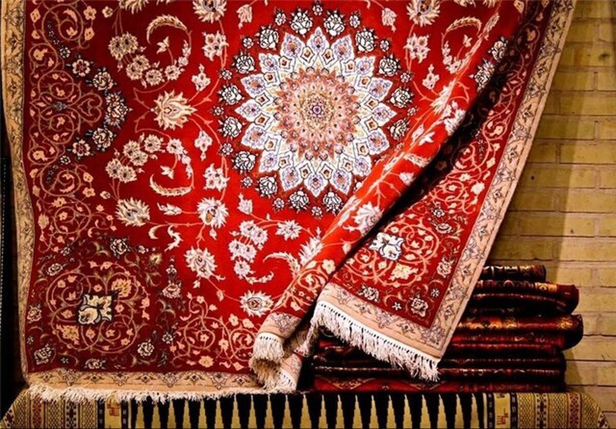 تشکیل خوشه فرش استان مرکزی در نیمه راه تکمیل شدن