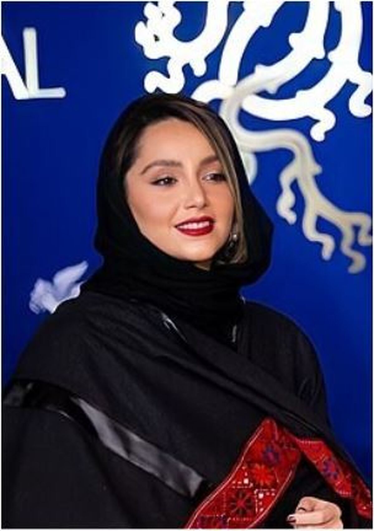 فیگور بامزه نازنین بیاتی در جشن عروسی آقای بازیگر/داماد چه ادایی هم میاد!