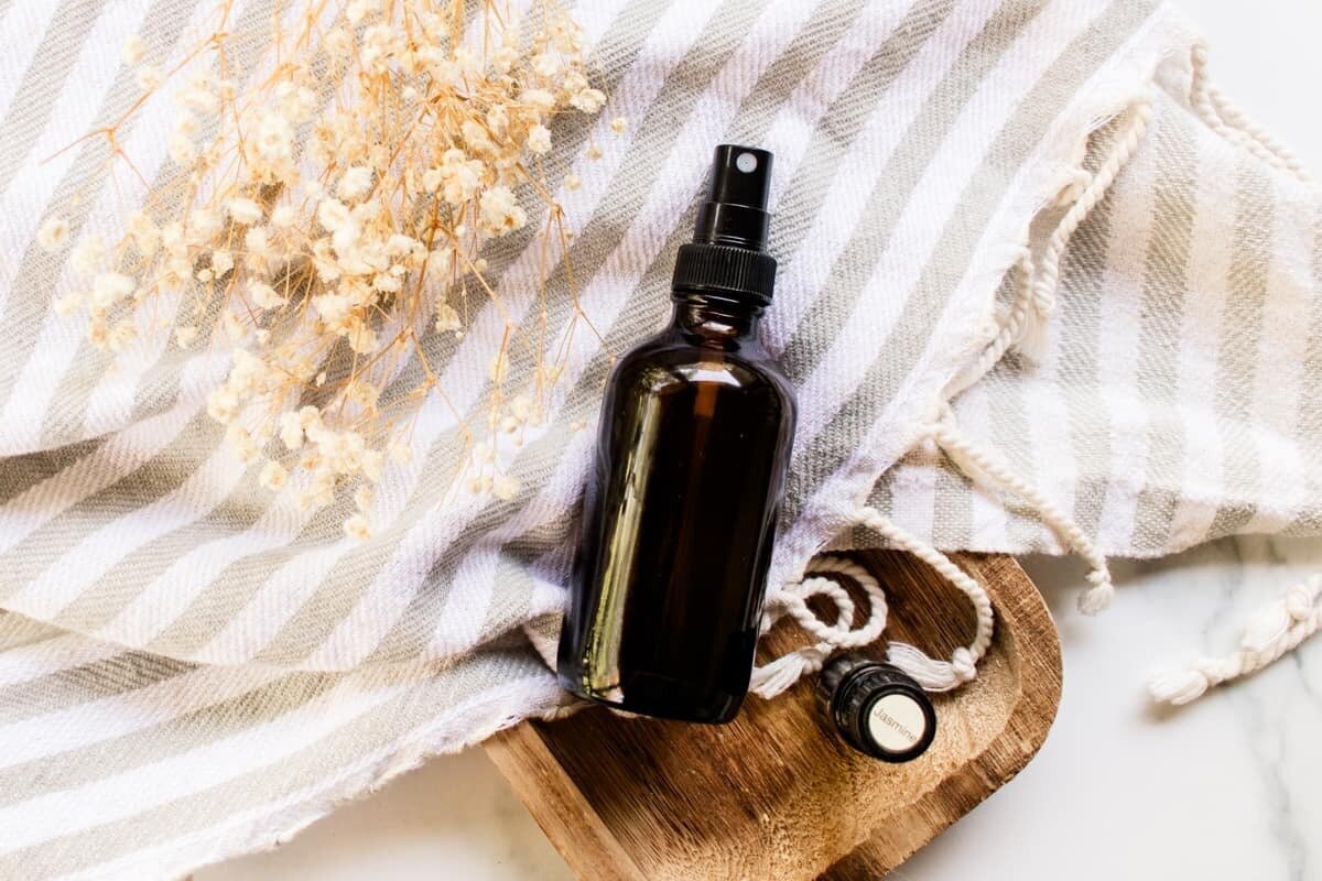 طرز تهیه عطر موی خانگی/یک تیر و دو نشان؛ هم تقویت کننده هم خوشبو کننده!