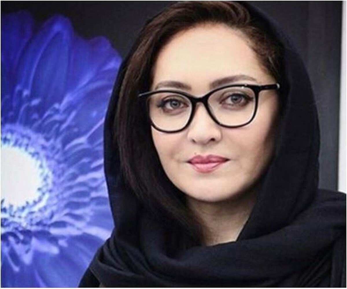 استایل جدید نیکی کریمی با شال طرح دار و تو چشمش جلب توجه کرد