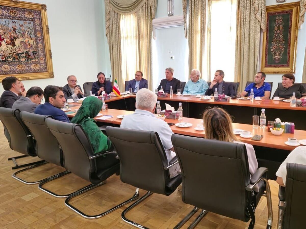 نشست مشترک سفیر جمهوری اسلامی ایران با ایران شناسان ارمنستانی
