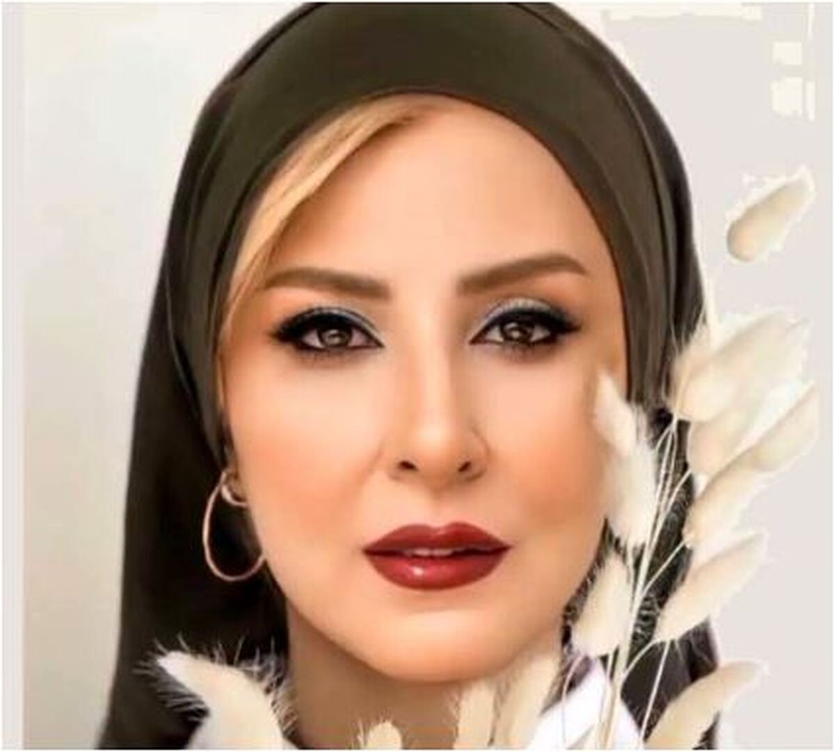 مشکی پوشی مرجانه گلچین با کت چرم و طرحدارش را از دست ندهید/خانم بازیگر روز به روز جذاب‌تر میشه!