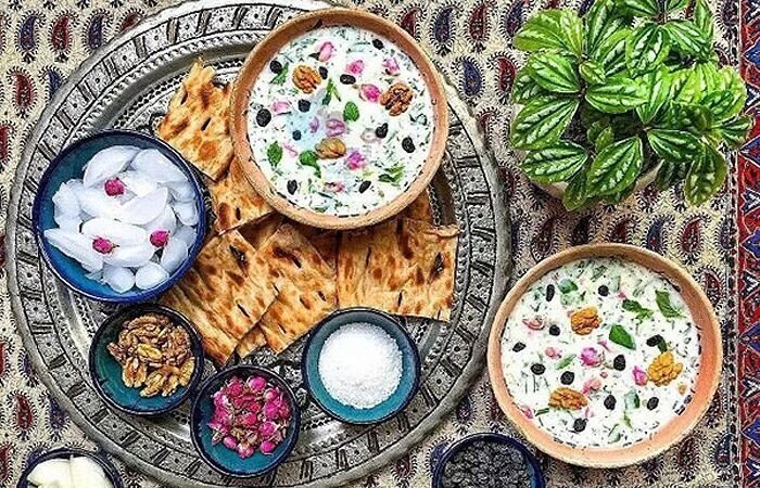 بهترین جایگزین‌های کشمش در آبدوغ خیار چیست؟