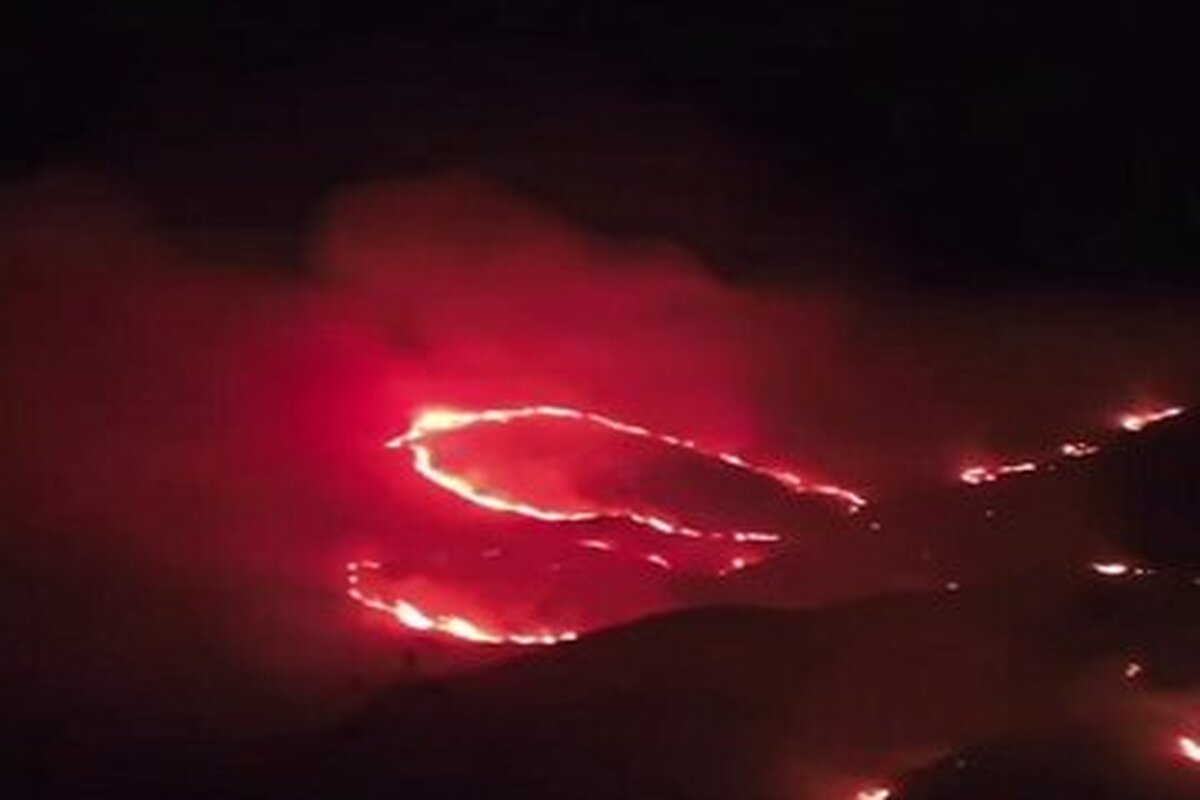 آتش سوزی گسترده در منطقه «سراه بنی مالک» واقع در جنوب استان طائف عربستان سعودی