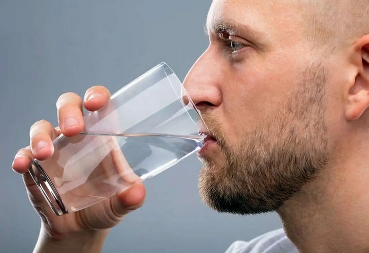 بررسی فواید آب گرم برای گوارش و پوست