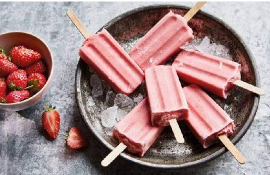طرز تهیه بستنی آلاسکا توت فرنگی؛ محبوب‌ترین خوراکی برای بچه‌ها