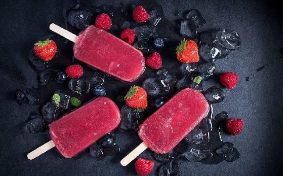 طرز تهیه بستنی آلاسکا توت فرنگی؛ محبوب‌ترین خوراکی برای بچه‌ها