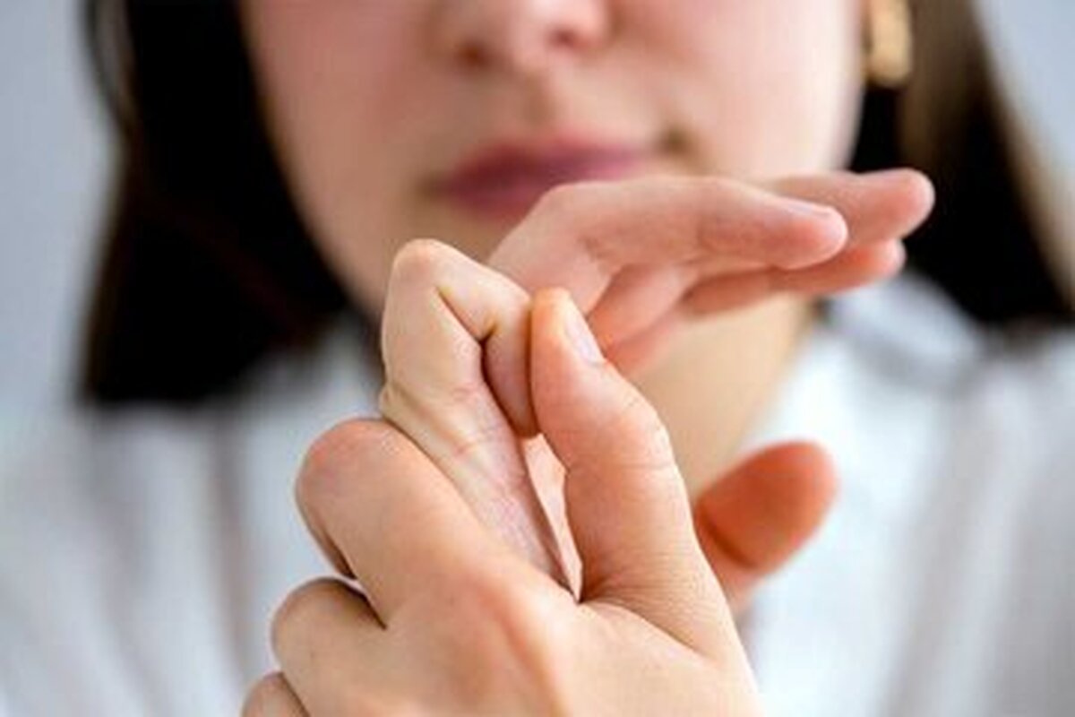 خطرات شکستن قلنج و نحوه ترک این عادت اشتباه و خطرناک