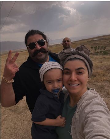 طبیعت گردی خانوادگی بهنام بانی و خواهرش+عکس