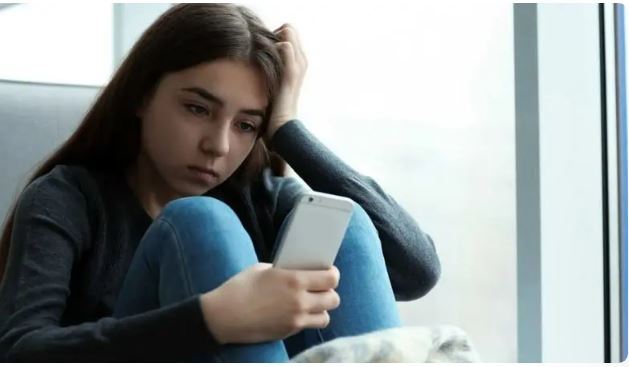 استفاده از فضای مجازی و ارتباط آن با افسردگی در نوجوانان