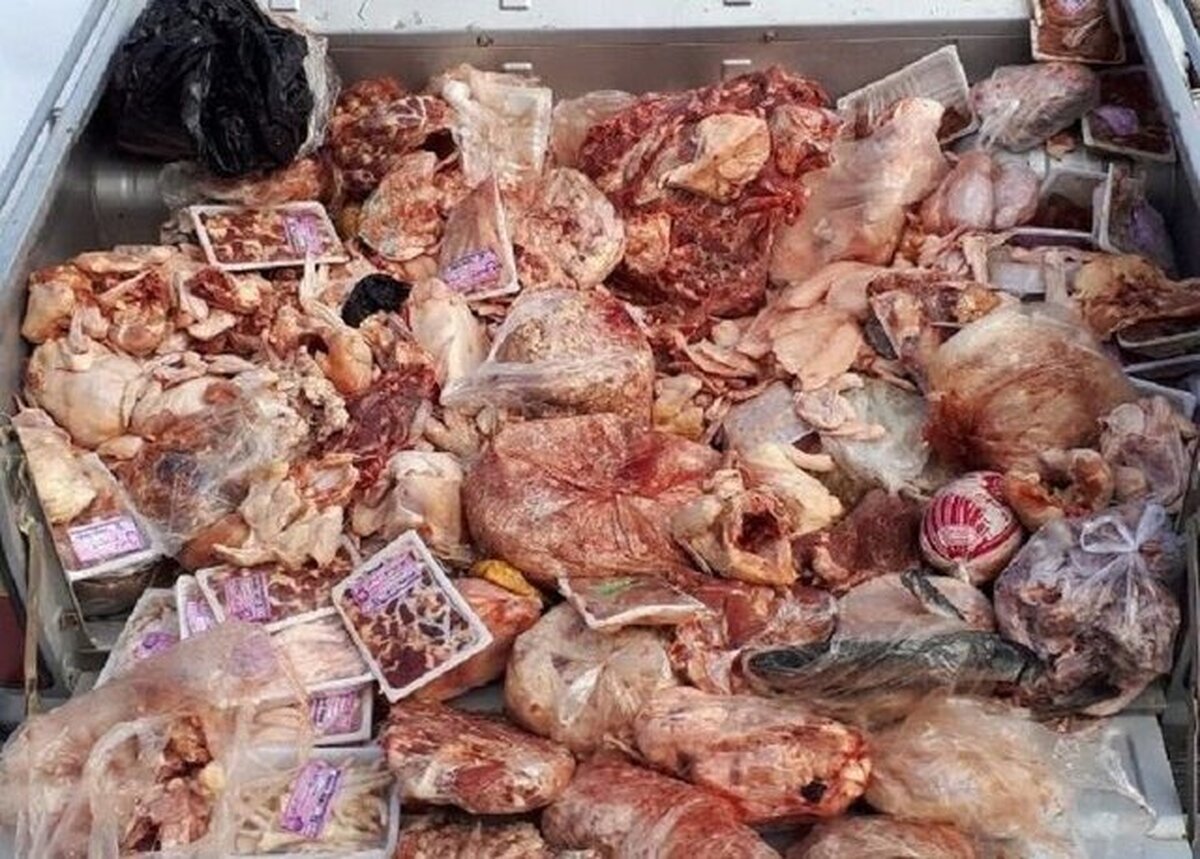 کشف و معدوم سازی یک تُن اسکلت مرغ غیر بهداشتی در قم