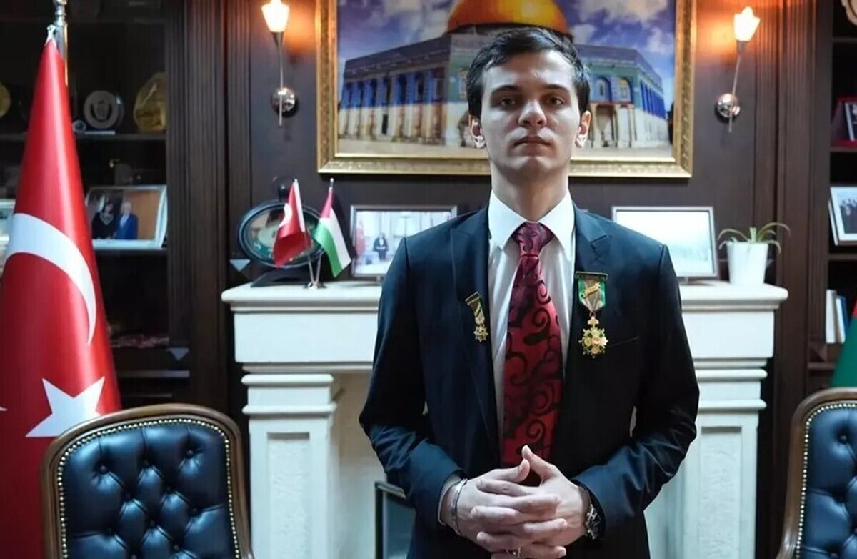 دئو| آک یوز، قهرمان کونگ فوی ترکیه، در همبستگی با غزه، مدال طلای خود را به رود نیل انداخت